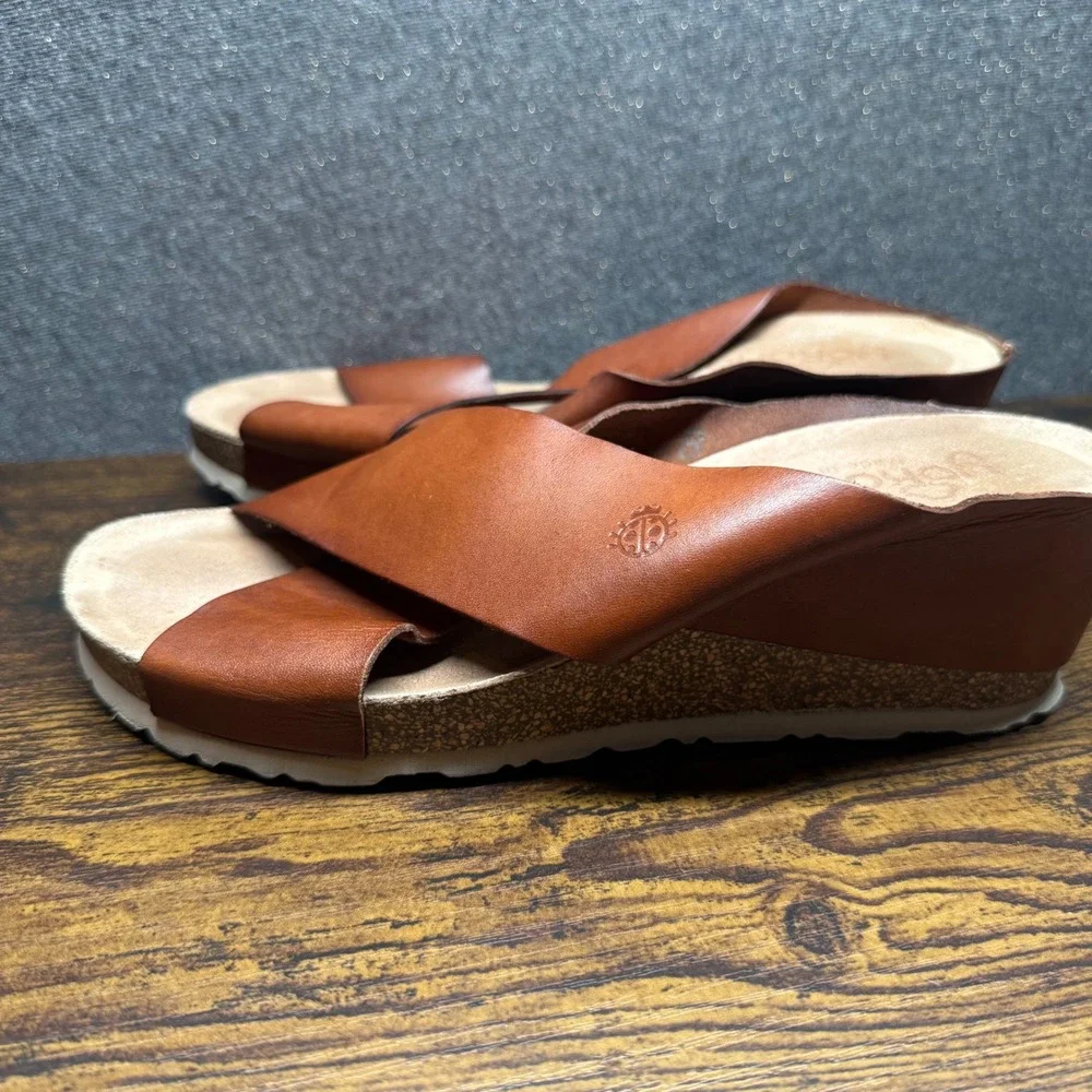 Yokono Brown Leather Wedge Sandals Size 8 Made in Spain Criss Cross Slide Mule